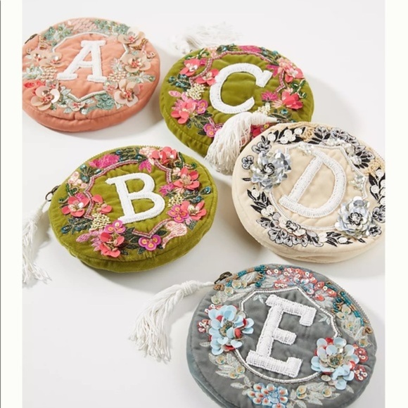 Monograms “T” Crest Pouch - Picture 2 of 4